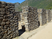 Budovy naklonené dovnútra v Machu Picchu